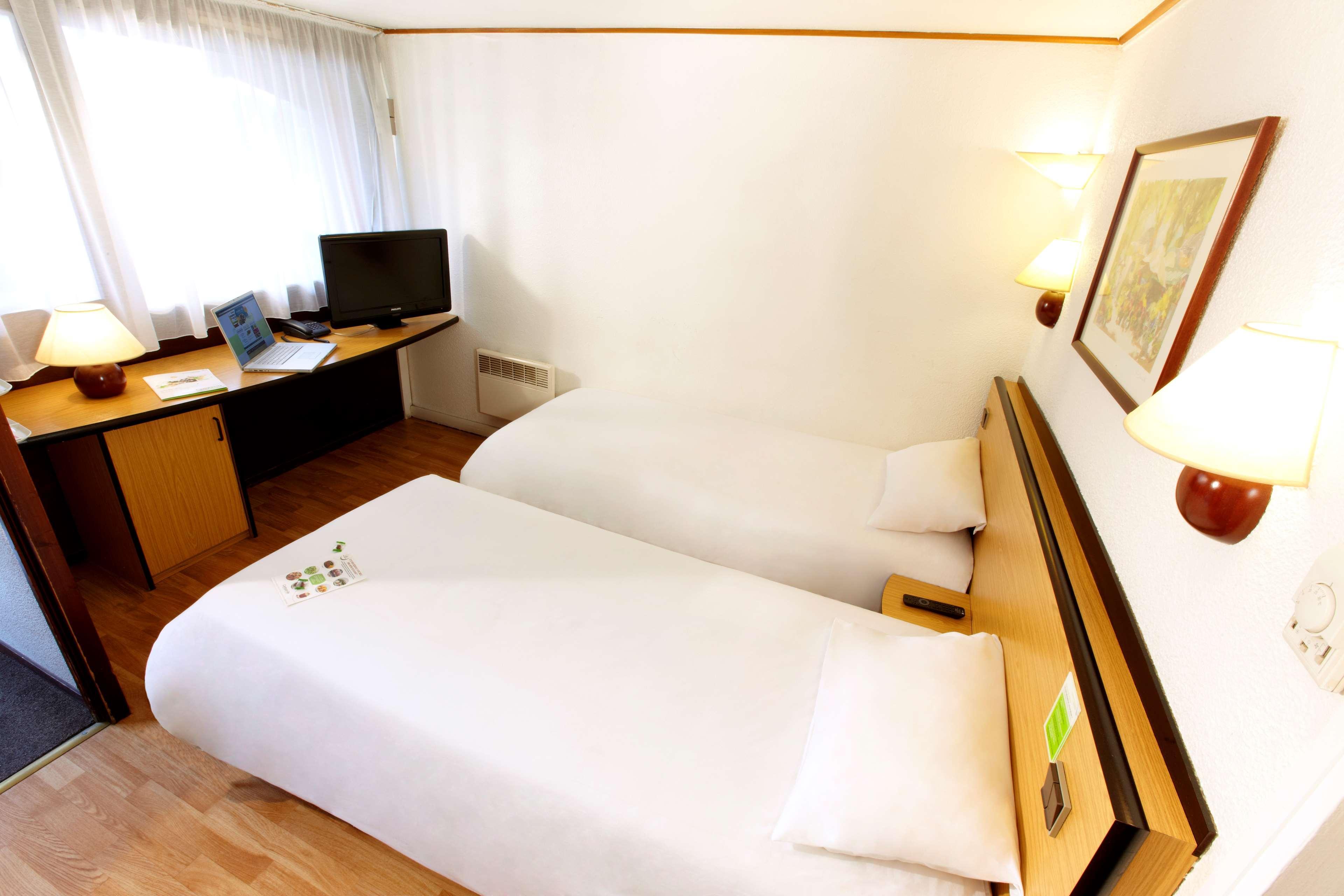 Hotel Campanile Rouen Nord - Barentin Extérieur photo