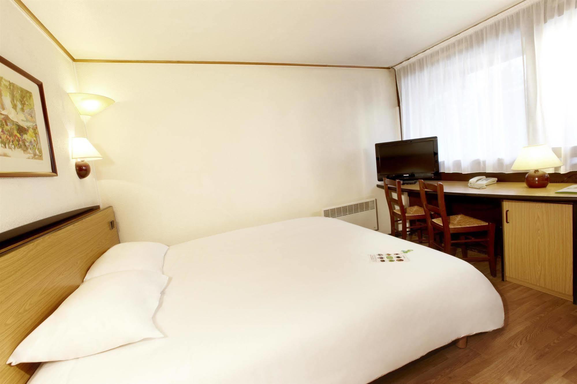 Hotel Campanile Rouen Nord - Barentin Extérieur photo